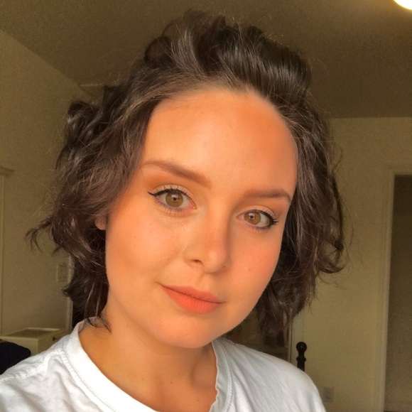 Meet your Posher, Kayla - Picture 1 of 1